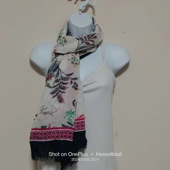 Talbots NWT Floral Botanical Fringe Hem Multifunctional Rectangle Scarf Wrap - Picture 1 of 13